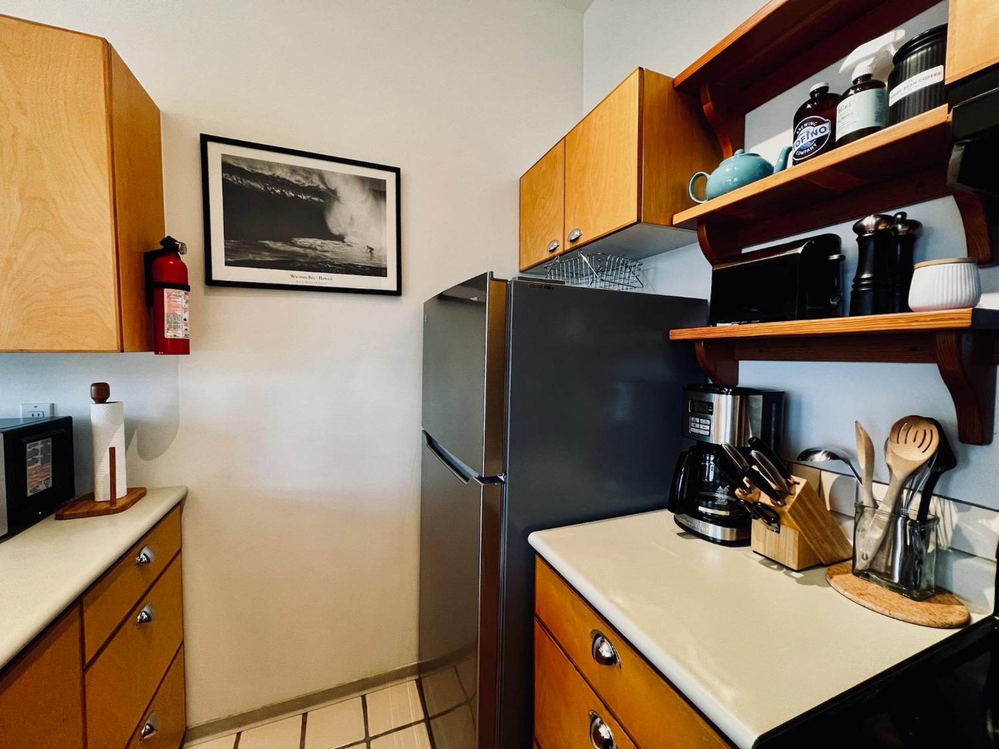 Island Village Properties At Fred Tibbs Tofino Room photo