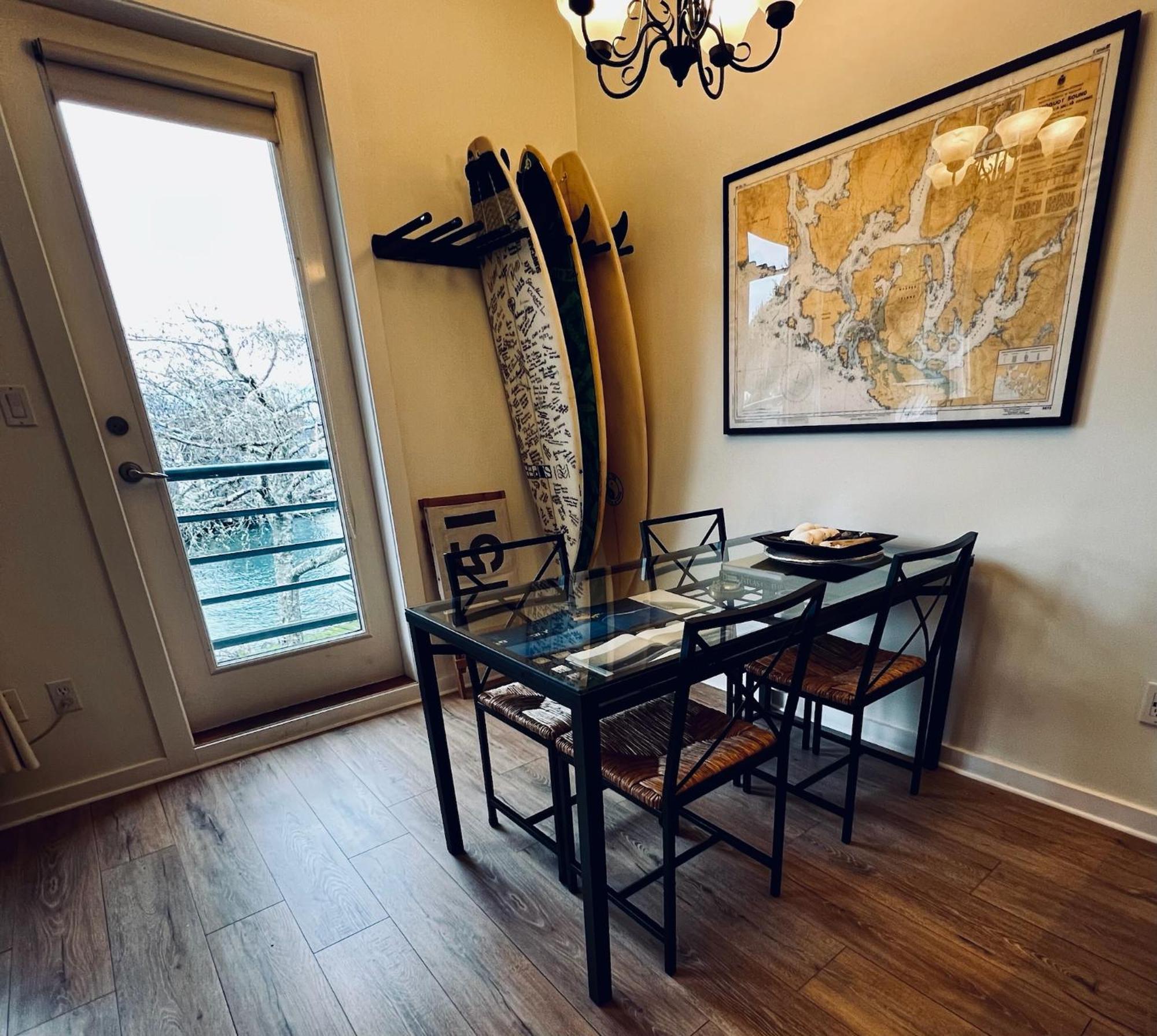 Island Village Properties At Fred Tibbs Tofino Room photo